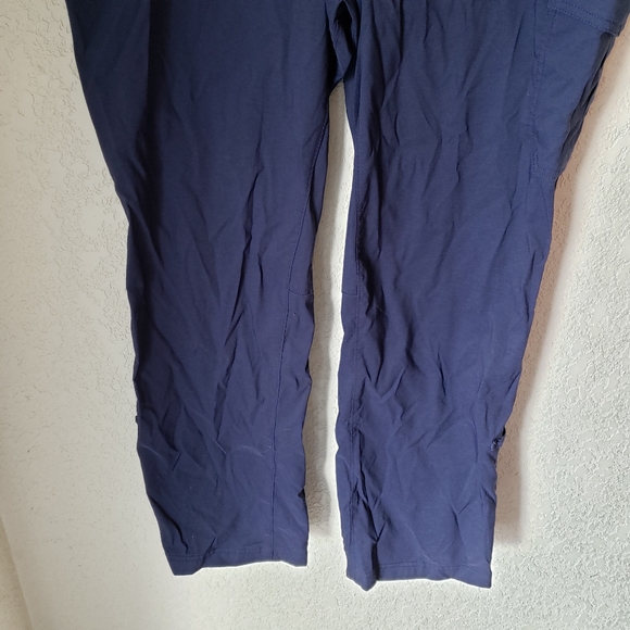 Like New Duluth Trading Co On The Fly Navy Blue Pants Women's Size 18 X 31 - Picture 4 of 10